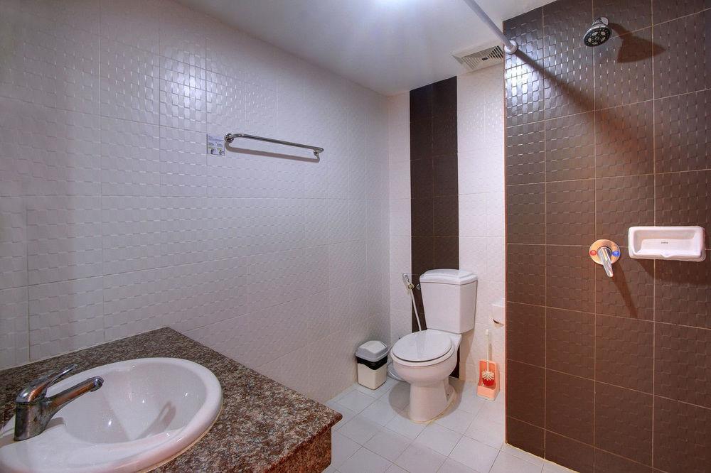 Total-Inn Patong Bagian luar foto