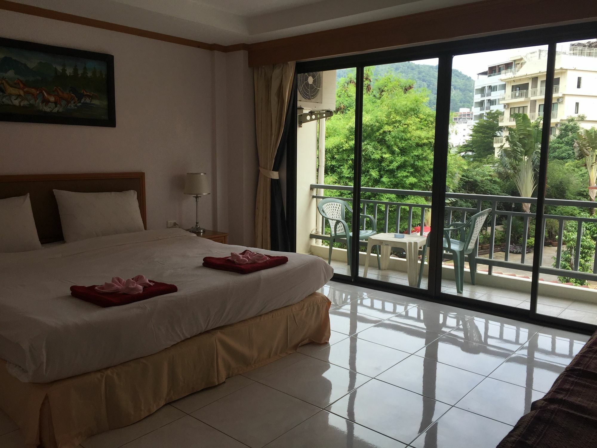 Total-Inn Patong Bagian luar foto