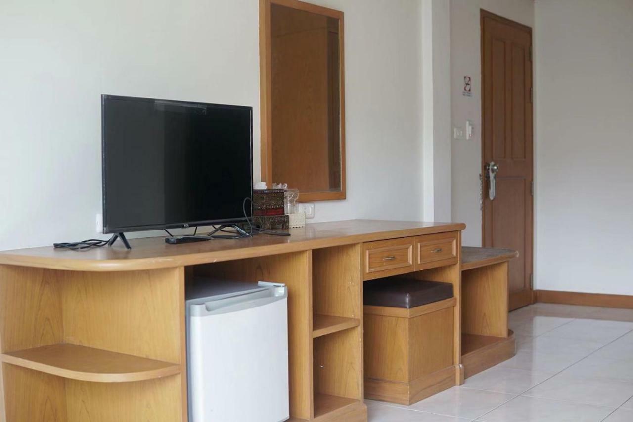 Total-Inn Patong Bagian luar foto